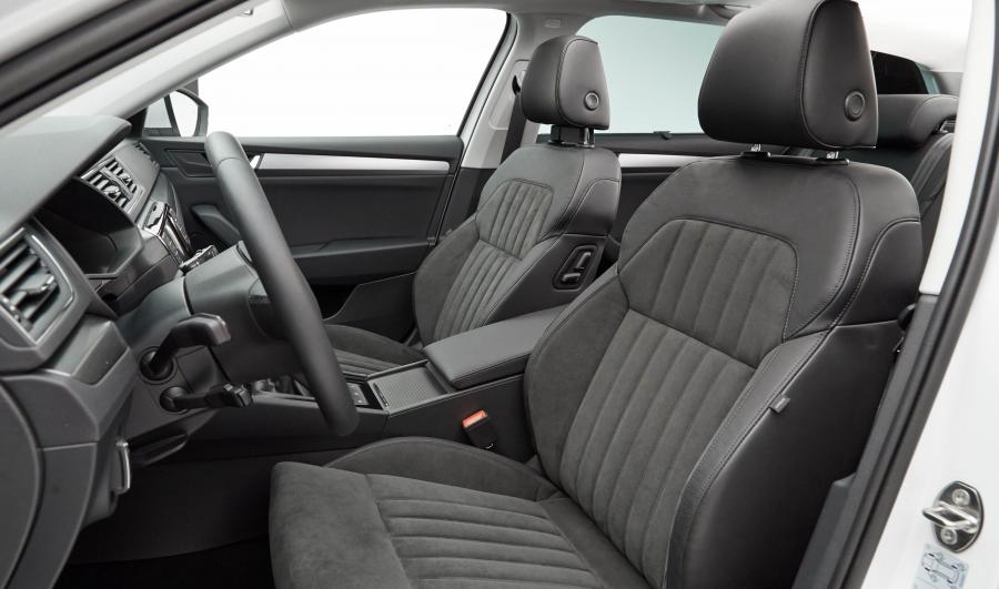 Skoda Superb Combi 2015 года  (фото 27 из 29)